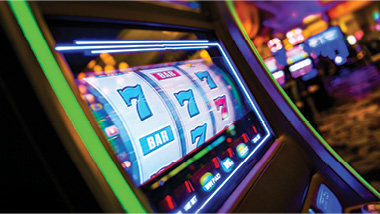 Slot machine with 7s showing